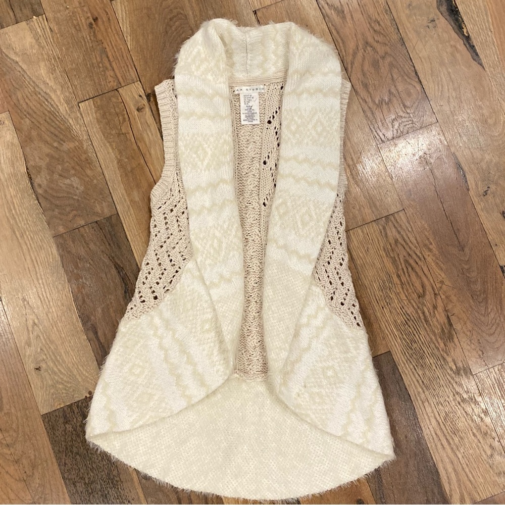 Max Studio Girls Beige Knit Open sweater Vest Size Small 7/8